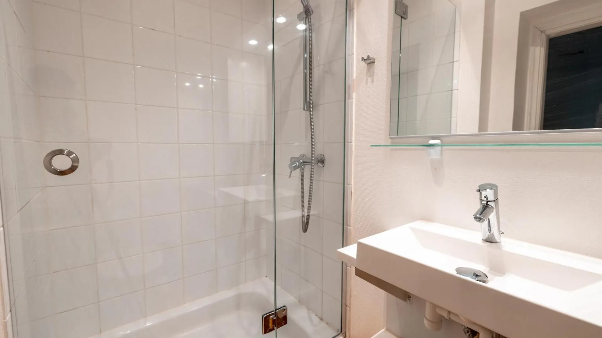 2Ndhomes Charming 127 M2 3Br Top Floor Apartment In Historically Valuable Building In Helsinki City Center 0*,  Finland