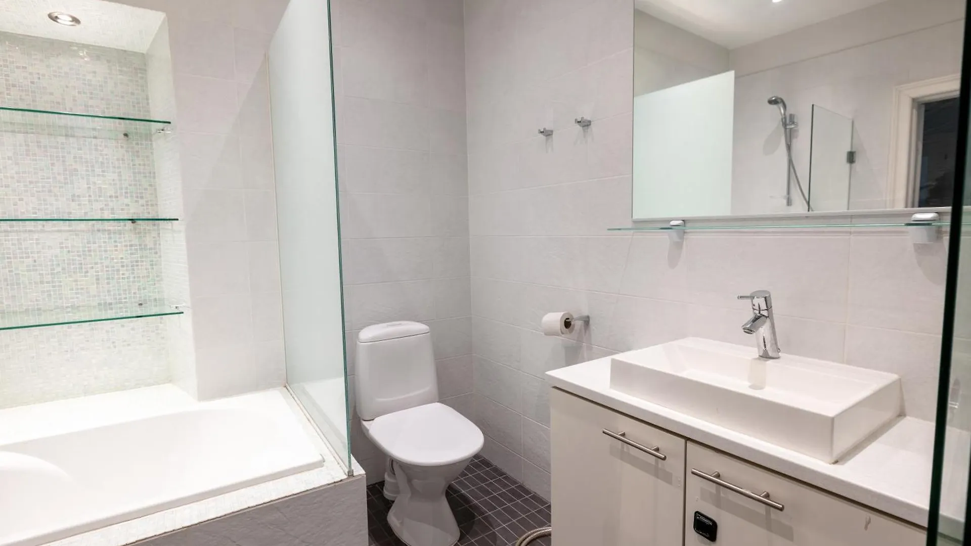 2Ndhomes Charming 127 M2 3Br Top Floor Apartment In Historically Valuable Building In Helsinki City Center
