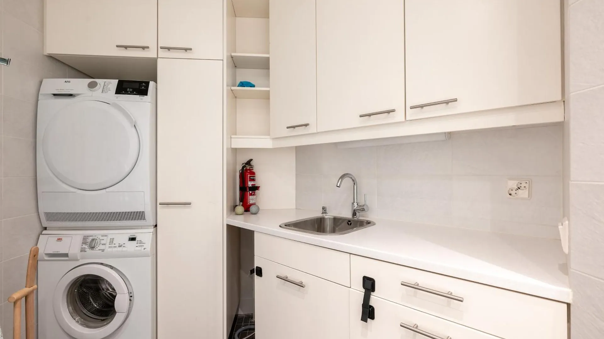2Ndhomes Charming 127 M2 3Br Top Floor Apartment In Historically Valuable Building In Helsinki City Center